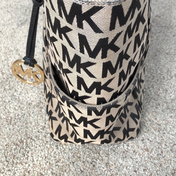 Michael Kors pocket tote bag with multiple pockets - Picture 5 of 6